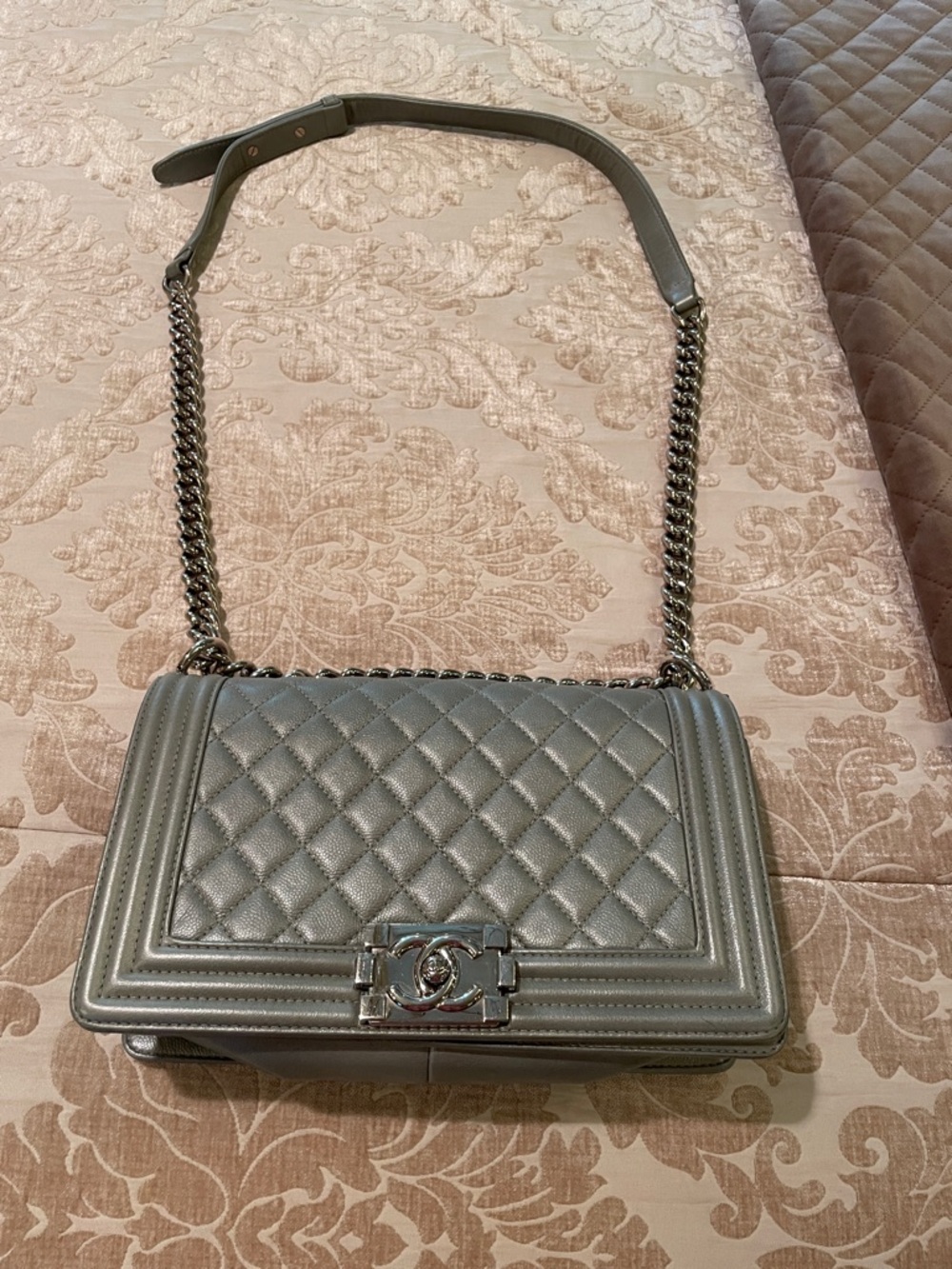 CHANEL Metallic Silver Quilted Shoulder Bag with Chain Strap. Great condition